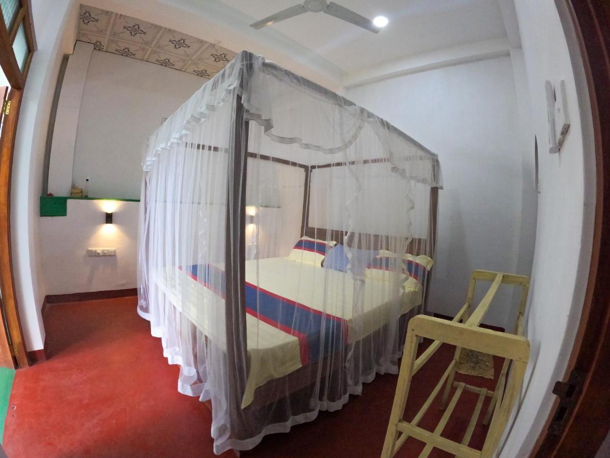 New Star Light Hotel Mirissa Buitenkant foto